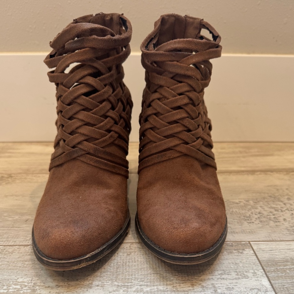 FERGALICIOUS by Fergie | Weaver Ankle Boots- Size 8 - Picture 3 of 7